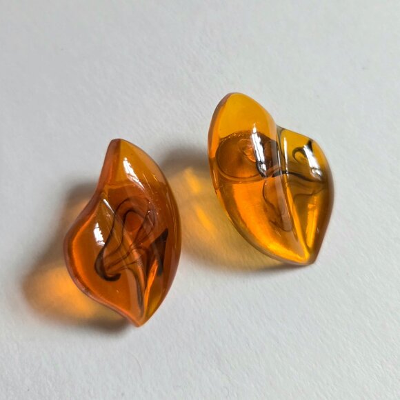 Vintage Lucite Amber looking earrings. - Picture 6 of 6